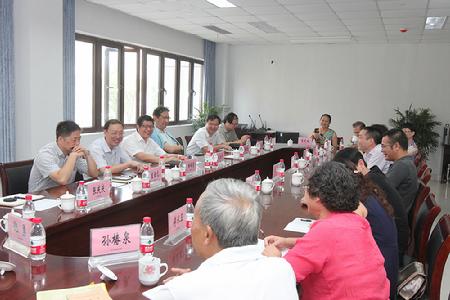 民盟省、市委领导来校开展教师节慰问活动