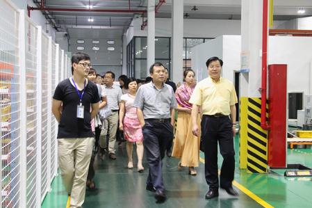 校党委副书记黎青平和党外代表人士一起参观考察西子富沃德电机有限公司